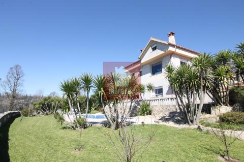 SE VENDE O ALQUILA CHALET EN AS NEVES